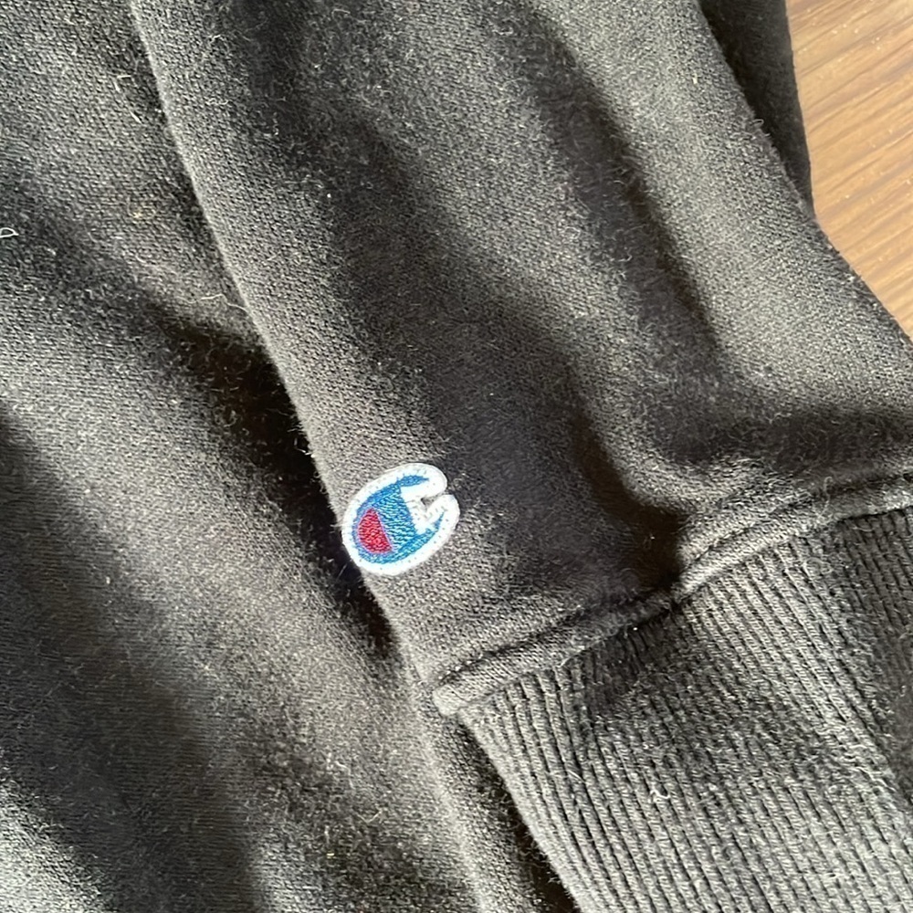 Champion crewneck sweatshirt. Girls size medium - Picture 3 of 5